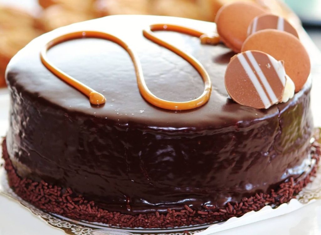 bolo de chocolate com cobertura