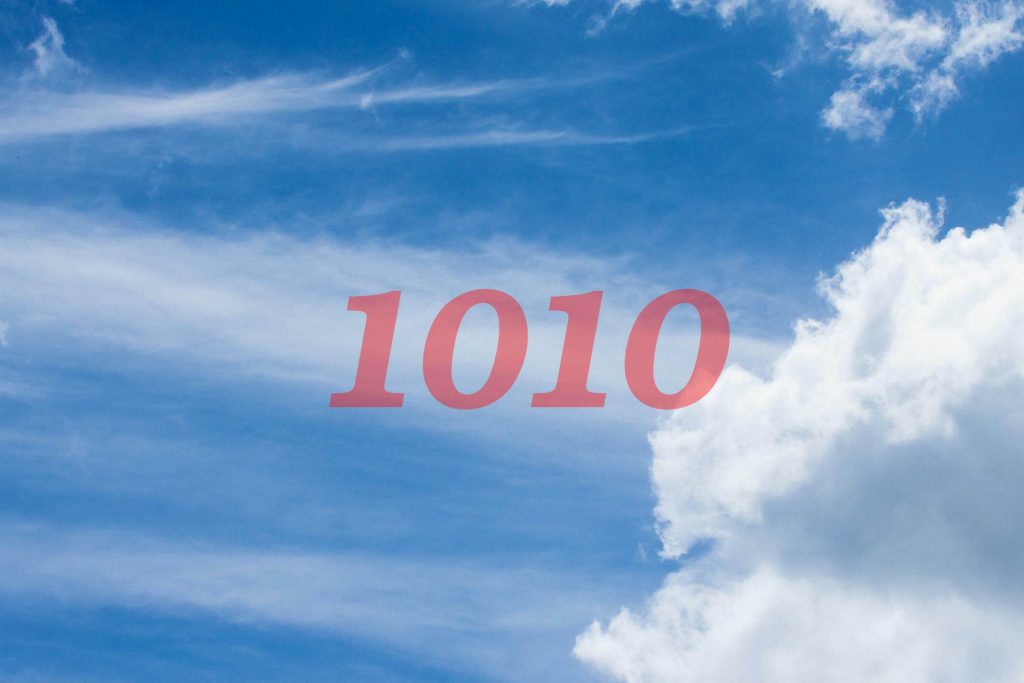 1010 escrito no céu