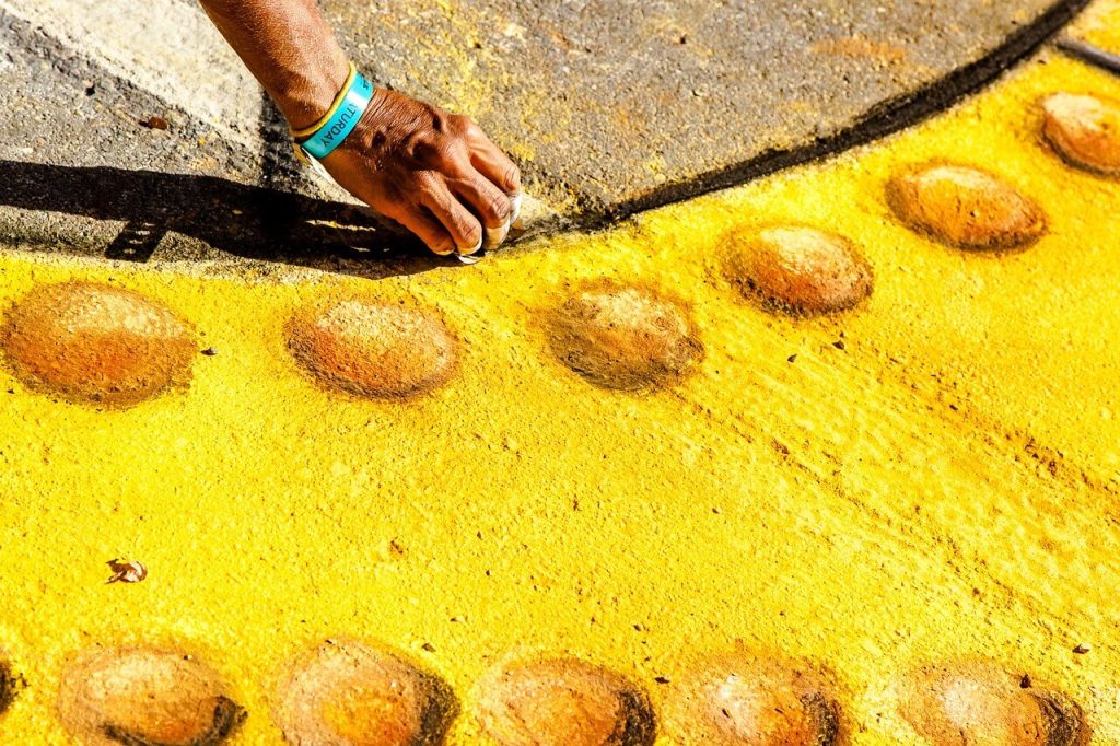 pintando o chão de amarelo